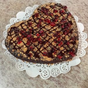 Pizza Brownie Corazon sin Azucar con Cobertura de Chocolate Stevia 76% Cacao Almendra y Arandano